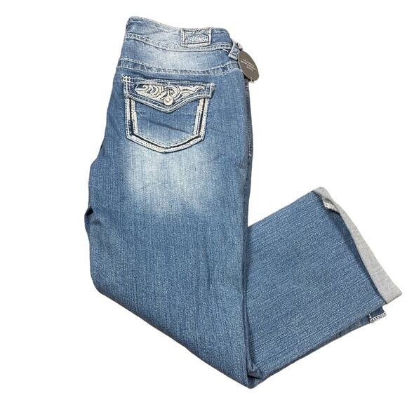 Vanity Premium Distressed Curvy Cropped Jeans Size 29 NWT - Picture 2 of 9